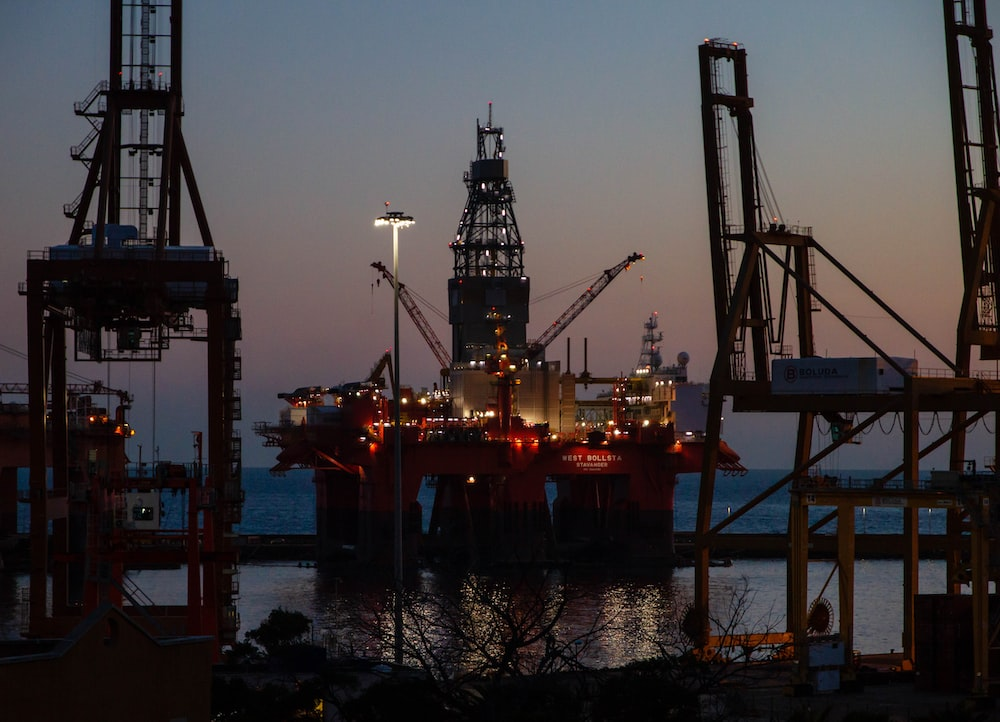 Semi-submersible rig 