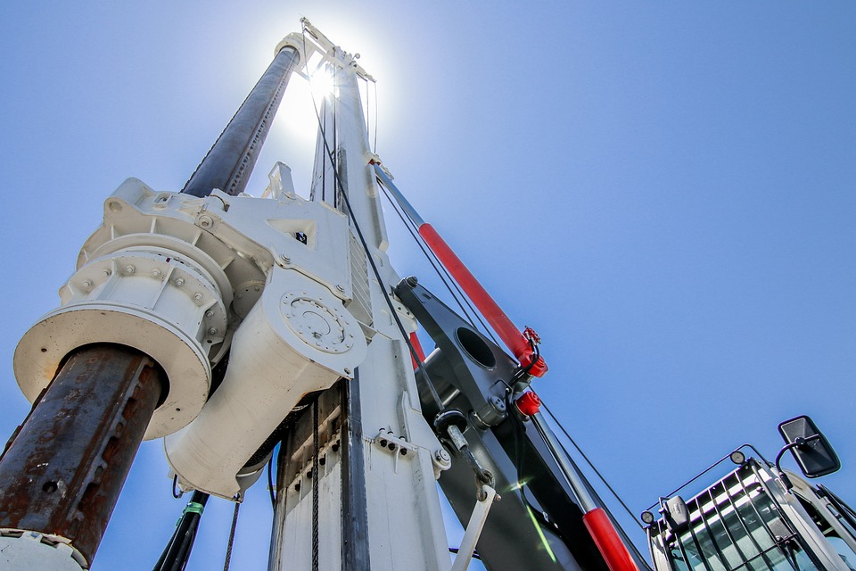 OCTG pipes being installed in an oil rig